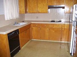 Triplex For Rent! in Modesto, CA (Photo 2 of 5)