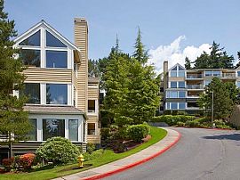 2 Bd/2 Bath Enjoy Views of Lake Washingt in Houghton, WA