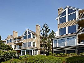 2 Bd/2 Bath Enjoy Views of Lake Washingt in Houghton, WA (Photo 3 of 5)