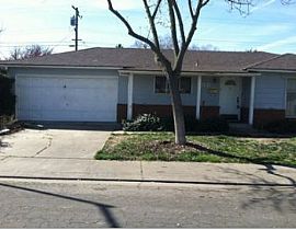 3 Bed 2 Bath Home, Covered Patio! in Modesto, CA