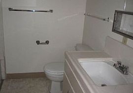 2 Bed 1 Bath in Fourplex! in Stockton, CA (Photo 3 of 5)