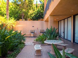 1 Bd/1 Bath On-Site Retail Shopping! Nea in Pacific Beach, CA (Photo 3 of 5)