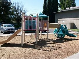 2 Bd/1 Bath 1 Bed with Dishwasher, Laundry in Stockton, CA (Photo 4 of 5)