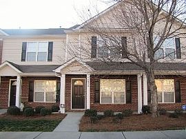Beautiful Town Home W/2 Master Suites in Matthews, NC