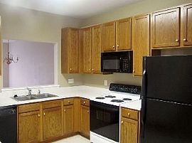 Beautiful Town Home W/2 Master Suites in Matthews, NC (Photo 2 of 5)