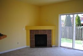  Bright and Cheery Town Home Close to N in Aloha, OR (Photo 5 of 5)