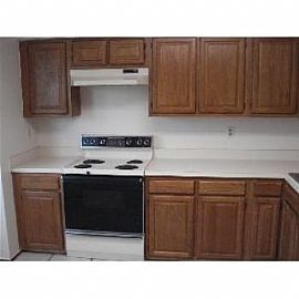 Large Spacious Townhome For Rent! in Marlboro, MD (Photo 2 of 5)