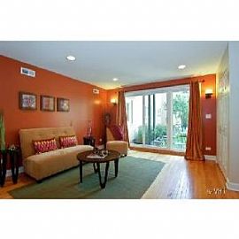Beautiful 3 Br 2 Ba Near Northwestern Un in Evanston, IL (Photo 2 of 5)