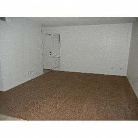 Remodeled! Water Included! in Phoenix, AZ (Photo 3 of 5)