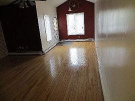 Updated 3 Bdrm Townhouse in Revere in Beachmont, MA (Photo 2 of 5)