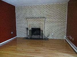 Updated 3 Bdrm Townhouse in Revere in Beachmont, MA (Photo 3 of 5)