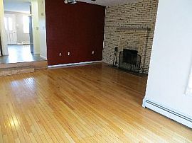 Updated 3 Bdrm Townhouse in Revere in Beachmont, MA (Photo 4 of 5)