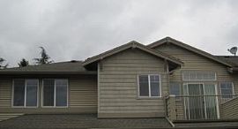 Condo in Renton in Cascade, WA