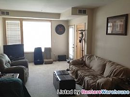 Spacious 1 Bed Condo in Prime Burnsville in Burnsville, MN (Photo 2 of 5)