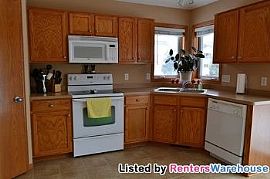 4br/3ba Single-Family Home in Lakeville! in Antlers Park, MN (Photo 5 of 5)