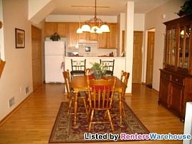 Nice 2+ Br Eagan Th / Fireplace / Near M in Eagan, MN (Photo 3 of 5)