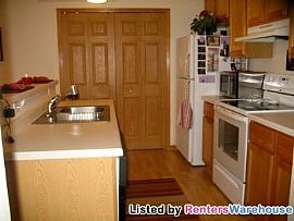 Nice 2+ Br Eagan Th / Fireplace / Near M in Eagan, MN (Photo 4 of 5)