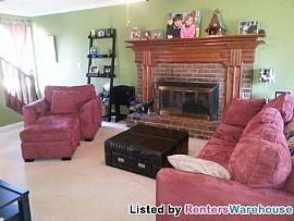 Beautiful Home in Great Area in Marietta, GA (Photo 2 of 5)