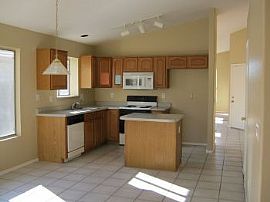 Single Family Rental Home in Gilbert in Gilbert, AZ (Photo 3 of 5)