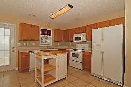 2 Br Town House Near Lowe'S Corporate! in Doolie, NC (Photo 4 of 5)