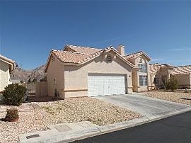 Fresly Paited Andnew Carpet 3 Bed 2.5 Bath in Las Vegas, NV