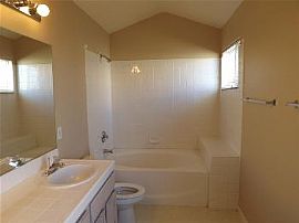 Fresly Paited Andnew Carpet 3 Bed 2.5 Bath in Las Vegas, NV (Photo 5 of 5)