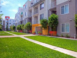 2 Bd/2 Bath 3bed/2bath in Los Angeles, P in Los Angeles, CA (Photo 2 of 5)