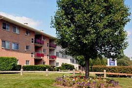 Contemporary Living, Spacious Closets! in Fairfax, VA