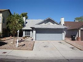 3bed 2.5 Bath Large Backyard in Calico Ridge, NV