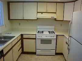 3bed 2.5 Bath Large Backyard in Calico Ridge, NV (Photo 4 of 5)