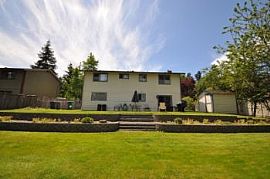 Single Family Home in South Everett in Everett, WA (Photo 2 of 5)