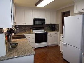 Single Family Home in South Everett in Everett, WA (Photo 5 of 5)