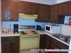 N.E 2 Bed/1 Bath Great Location!! Heat I in Minneapolis, MN (Photo 3 of 5)