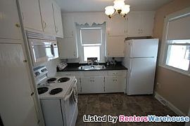 Cute and Cozy Home in White Bear Lake in Birchwood, MN (Photo 3 of 5)