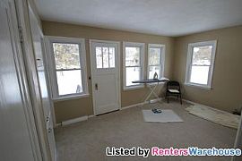 Cute and Cozy Home in White Bear Lake in Birchwood, MN (Photo 4 of 5)