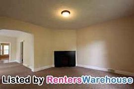 Spacious 2 Bedroom Lower Duplex Availabl in Saint Paul, MN (Photo 3 of 4)