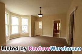 Spacious 2 Bedroom Lower Duplex Availabl in Saint Paul, MN (Photo 4 of 4)