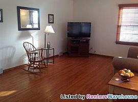 Large 2200 Squ. Ft. 4 Bedroom- Backs Up in Little Canada, MN (Photo 3 of 5)