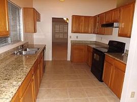 4 Bed, 1982 Sqft, $1,395 in Glendale, AZ (Photo 4 of 5)