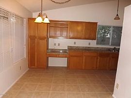 4 Bed, 1982 Sqft, $1,395 in Glendale, AZ (Photo 5 of 5)