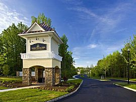 2 Bd/2 Bath 1bed/1bath in Tinton Falls, in Asbury Gardens, NJ (Photo 2 of 5)