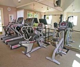 Mins to Beaches, Nightlife, Shopping and D in Virginia Beach, VA (Photo 2 of 5)