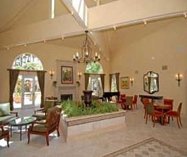 Mins to Beaches, Nightlife, Shopping and D in Virginia Beach, VA (Photo 3 of 5)