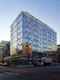 2 Bd/2 Bath Close to Shopping, Dining  And in Manhattan, NY