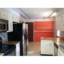 Great 3 Bed, 2 Bath Ranch Home in Forest in Cincinnati, OH (Photo 3 of 5)