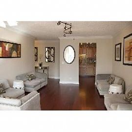 Gorgeous, Spacious 2 Br 2 Ba Condo with Ba in Chicago, IL (Photo 2 of 5)