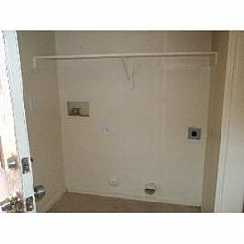 3/1 Bath in Phoenix, AZ (Photo 3 of 5)