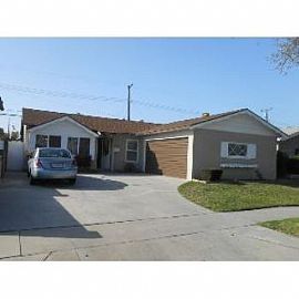 Spacious and Bright East Lakewood 2 + 1 3/ in Lakewood, CA