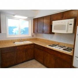 Spacious and Bright East Lakewood 2 + 1 3/ in Lakewood, CA (Photo 5 of 5)