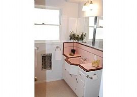 3 Bedroom 2 Bathroom Home For Rent in Los Angeles, CA (Photo 3 of 6)